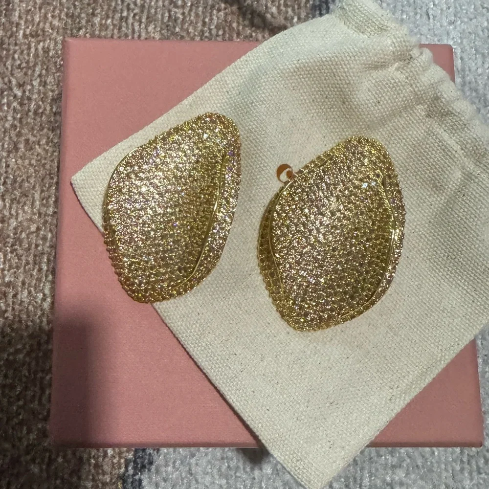 NEW NIB Cult Gaia Erin Earring in Sand Dollar - Picture 4 of 5